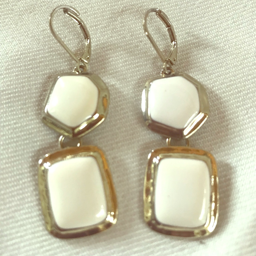 Fashion Dangling Earrings 12$
